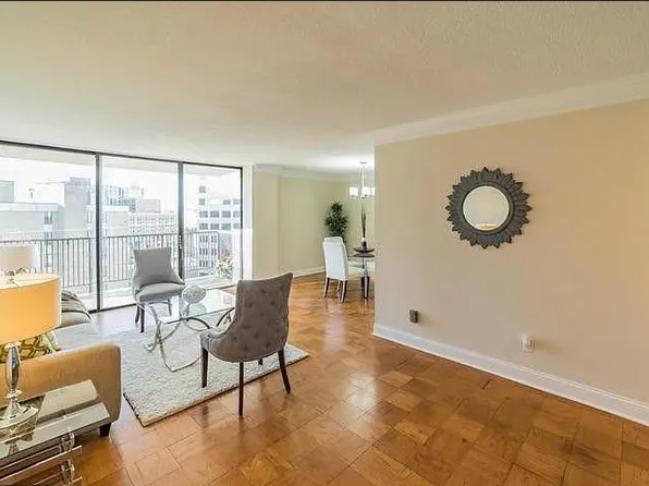 4 Monroe St, Rockville, MD