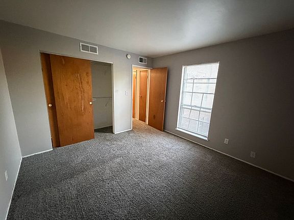 5th image of 919 W Crestwood Dr APT A4
