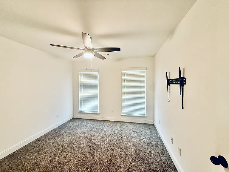 424 NW 59th Ave — Photo 5