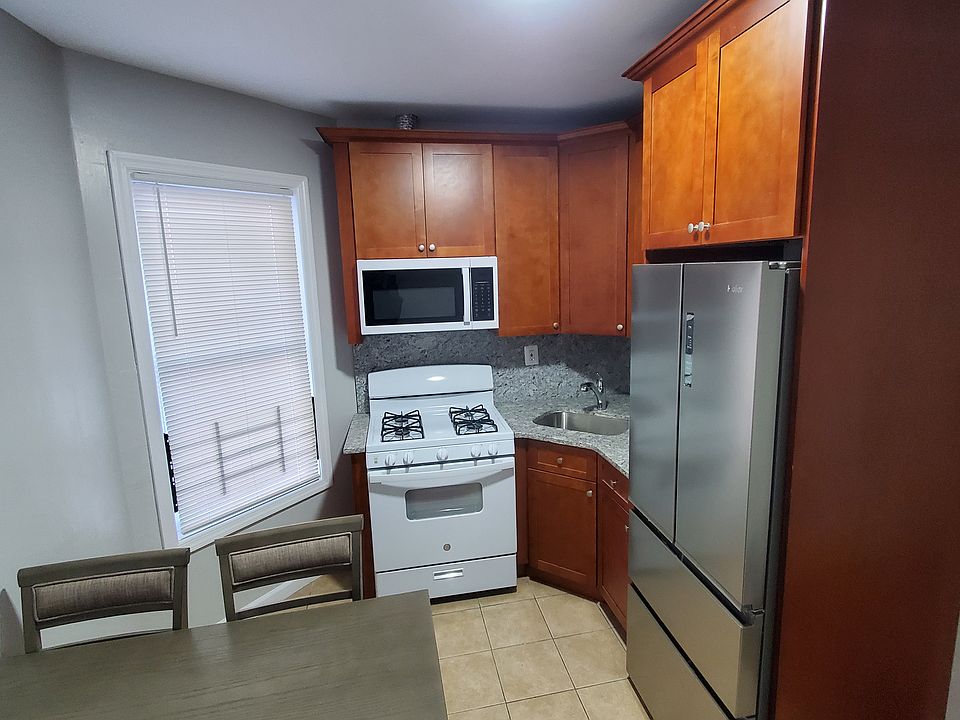 2nd image of 53 Fabyan Pl Floor 1