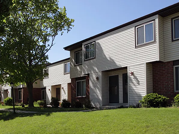 2332 Carmen Ave APT 3G, Sheboygan, WI 53081