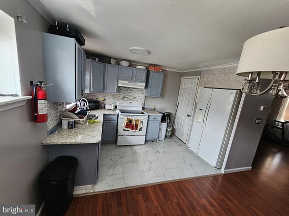 3rd image of 581 Raritan St