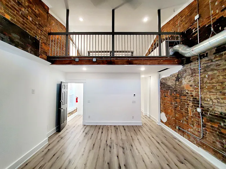 36 W Court St #4F — Photo 7