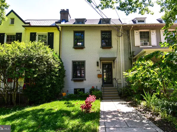 3705 35th St NW, Washington, DC 20016