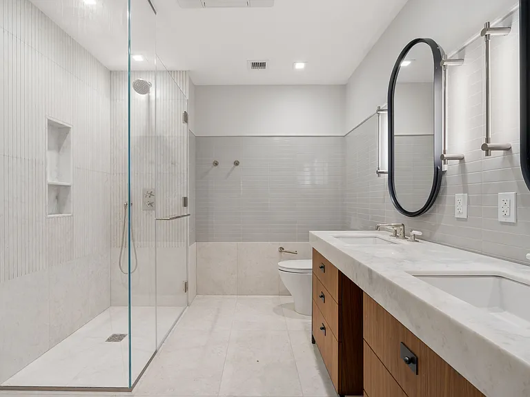 222 E Broadway #16B — Photo 8
