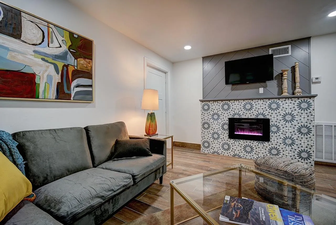 922 Maple Avenue - Unit 4 — Photo 3