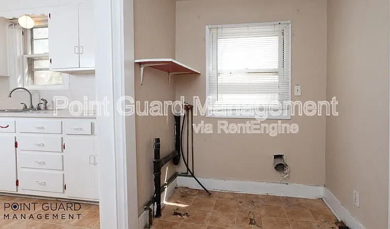 221 S Millwood Ave — Photo 9