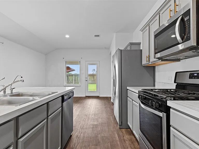 2326 Spruce Cliff Ln — Photo 10