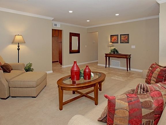 5th image of 113 Houlton Ct