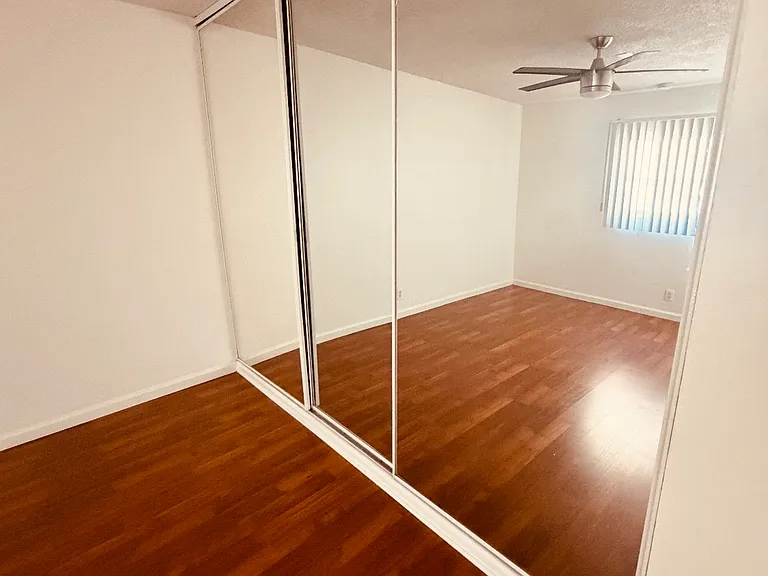 12921 Oxnard St #8 — Photo 8