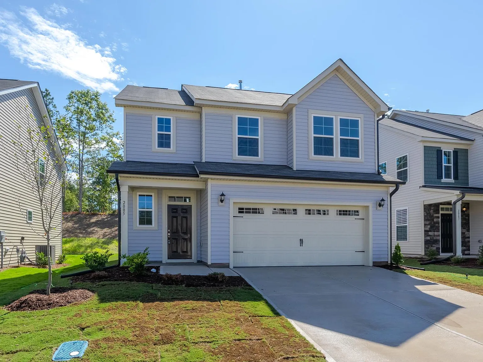 3 bed, 2.5 bath, 1859 sqft, $2,050 — Photo 3