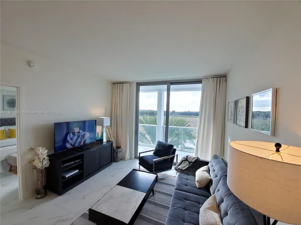 2000 Metropica Way APT 305, Fort Lauderdale, FL 33323