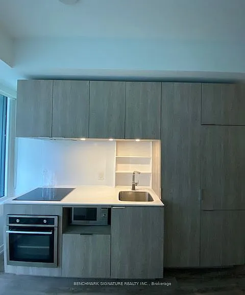 77 Shuter St #209 — Photo 1