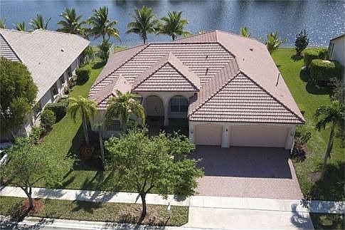 Pembroke Falls Lake Front Yale Model - Majestic Bay