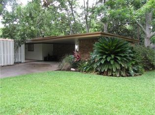 530 Oak Dr, Lake Jackson, TX 77566