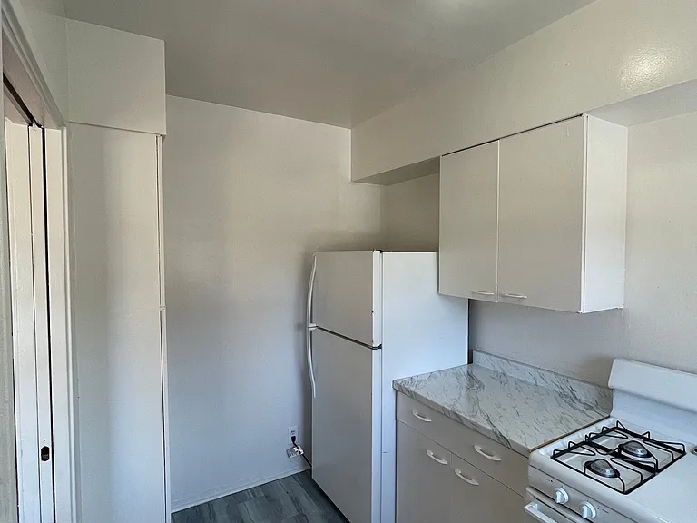 Riverside Townhouse Apartments — Photo 11