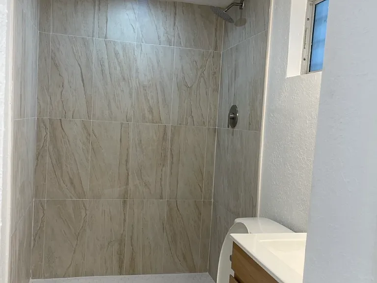 219 SW 21st Ave — Photo 6