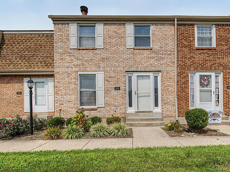 1406 Old Town Ct — Photo 2