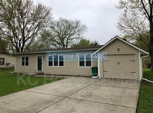 7054 N Harrison St, Gladstone, MO 64118