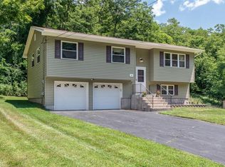 69 Camelot Rd, Poughkeepsie, NY 12601