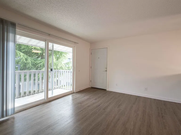Northern Lights Apartments — Photo 12