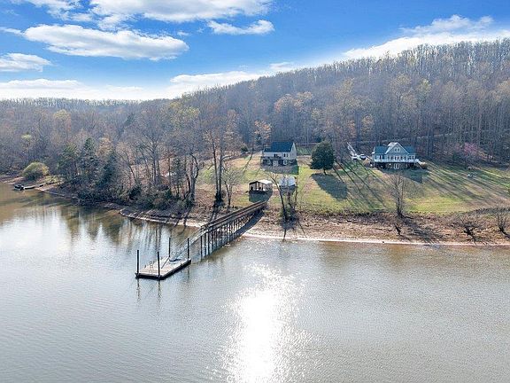 3rd image of 111 Stillwater Ln