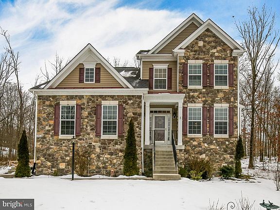 2nd image of 206 Country Club Dr