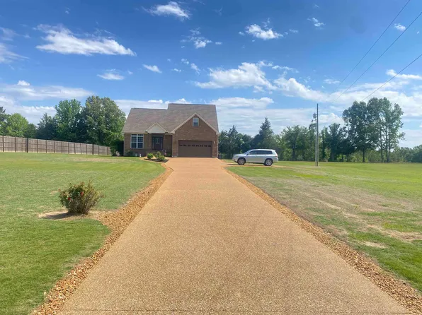 745 Greenbriar Ln, Adamsville, TN 38310