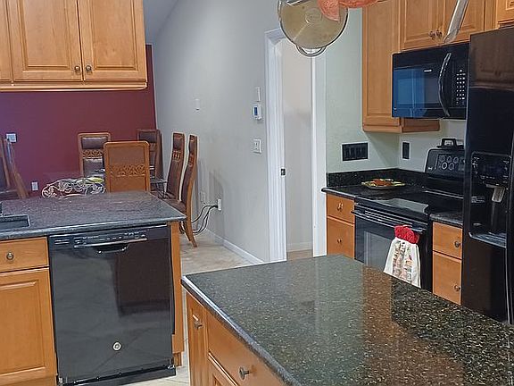 Kitchen with 42in cabinets