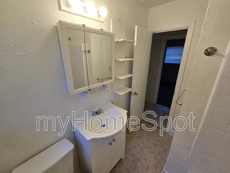 916 Twinbrook Ave — Photo 7