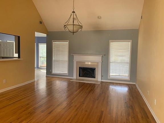 3rd image of 813 Rock Ln