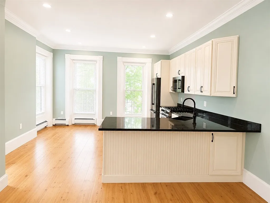 1 bed, 1.0 bath, 760 sqft, $1,950 — Photo 4