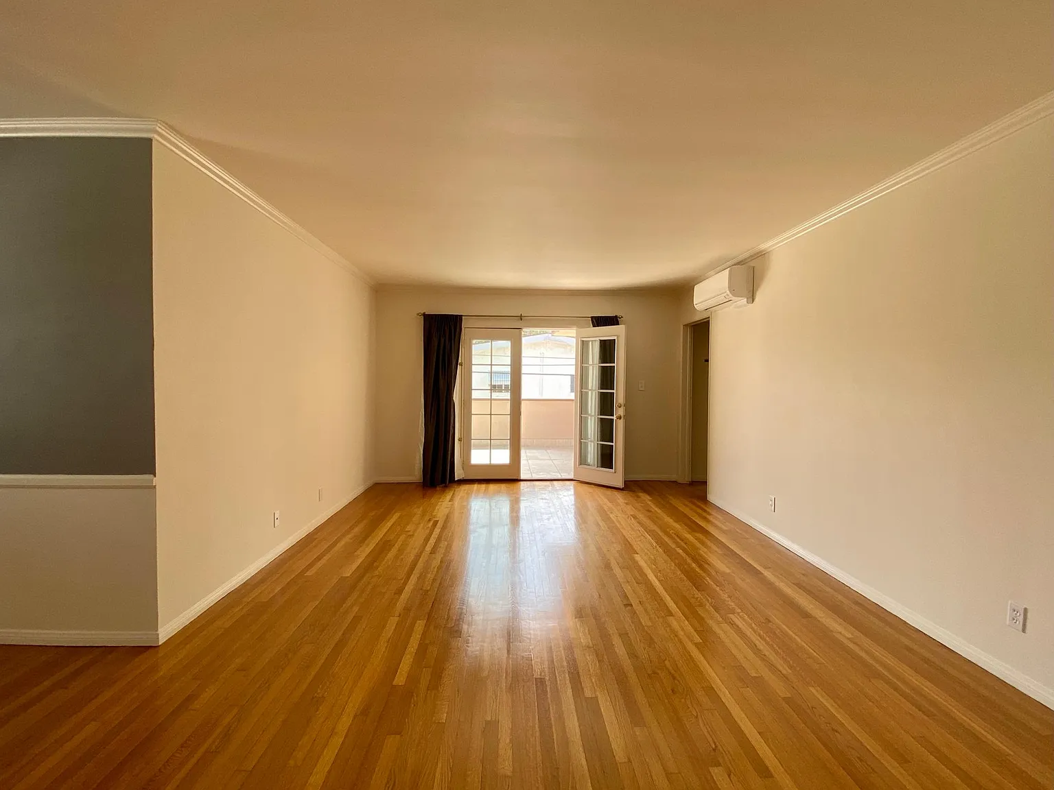 8674 Chalmers Dr — Photo 2