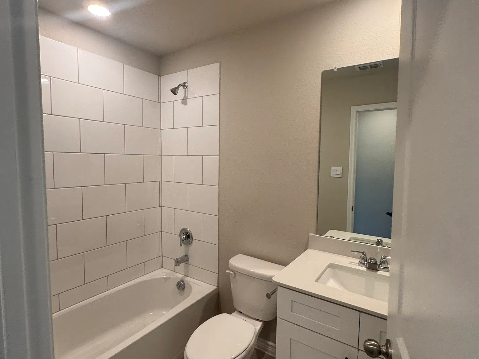 4 bed, 1726 sqft, $2,550 — Photo 3