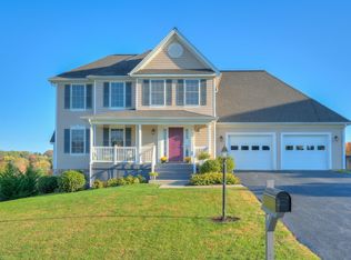 220 Citrine Ct, Christiansburg, VA 24073