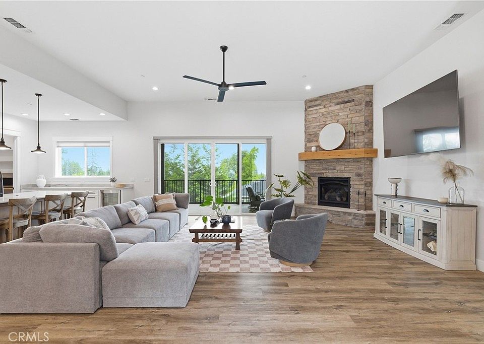 1st image of 1525 Forest Cir