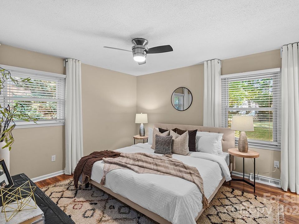 1st image of 523 Whitethorn Dr