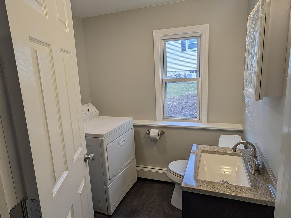 Downstairs bathroom with washer and dryer
