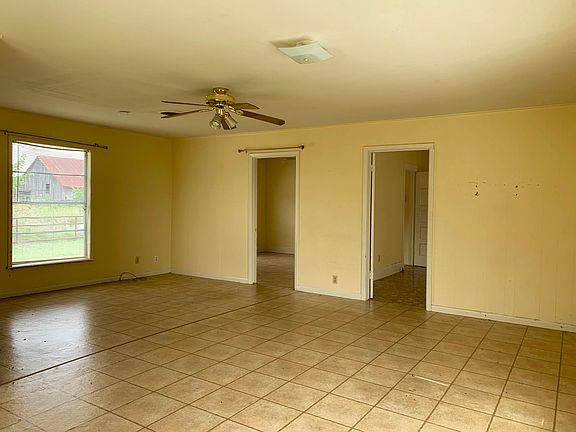 Large Living Area (full)