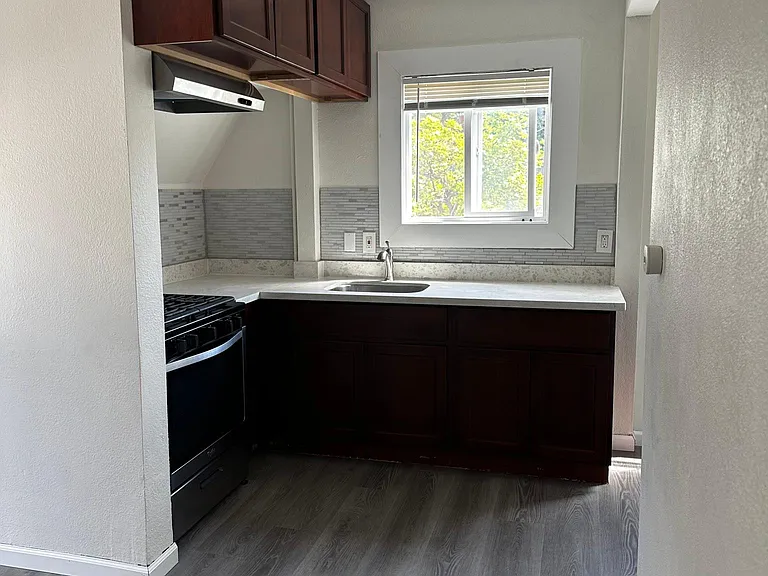 2504 23rd Ave #B — Photo 8