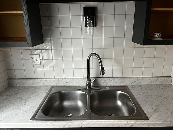 3rd image of 557 Wiltshire Blvd Unit B