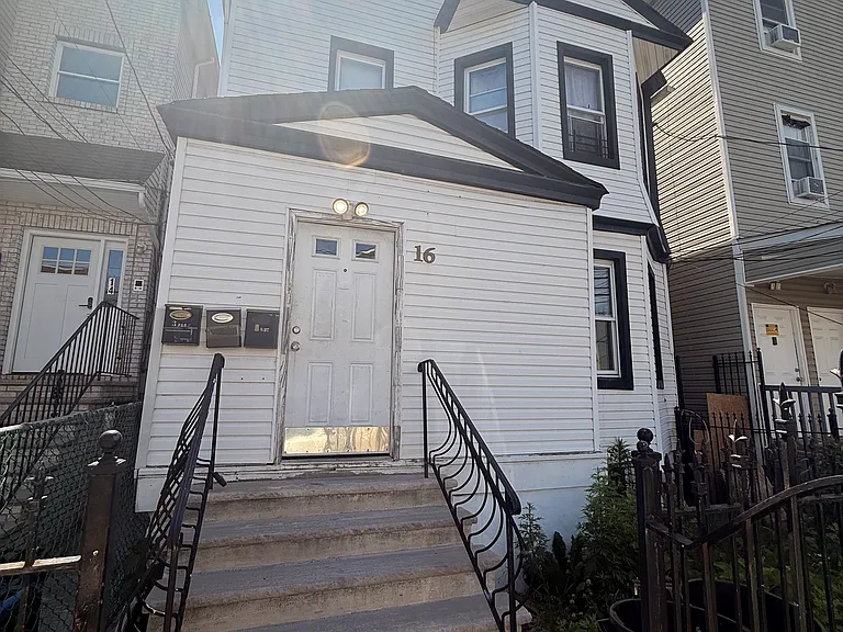 16 Willoughby St #1 — Photo 6