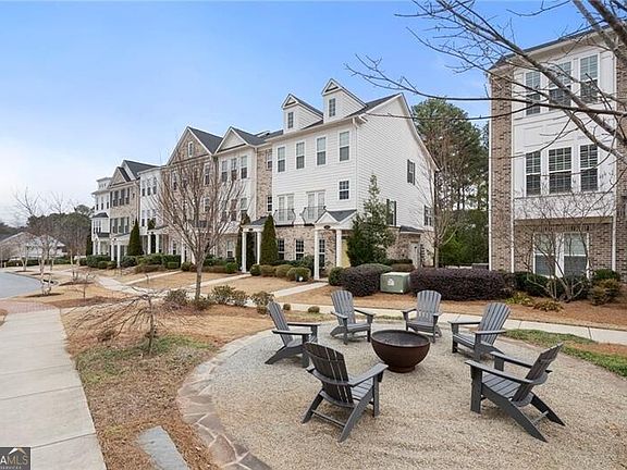 5th image of 653 Hanlon Way