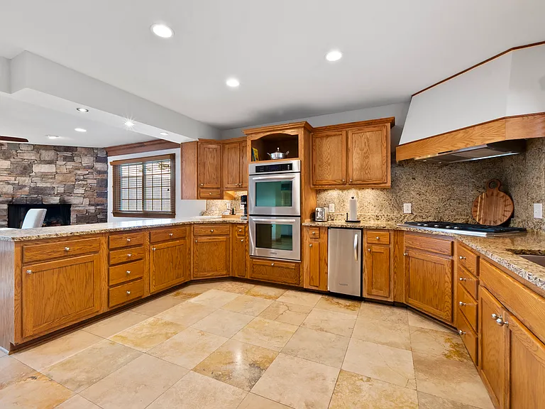 1464 Palisades Rd — Photo 5
