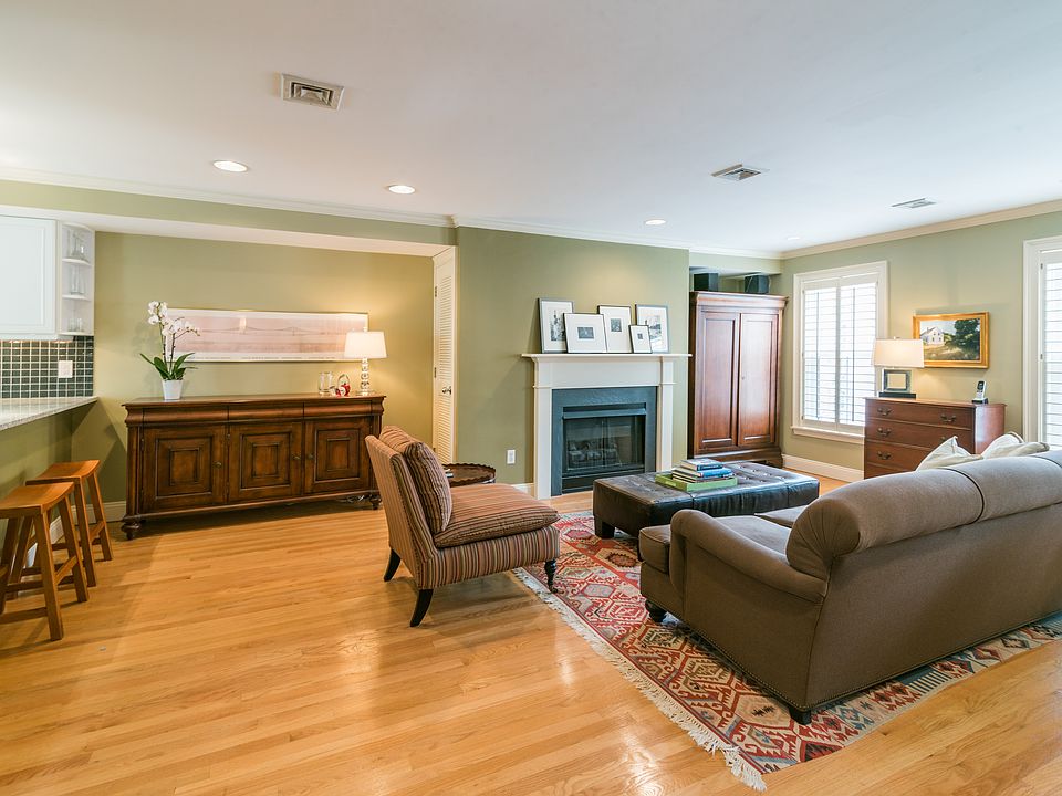 22 Hanson St #3