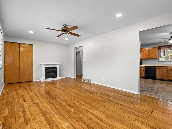 4th image of 23 Red Bud Ln