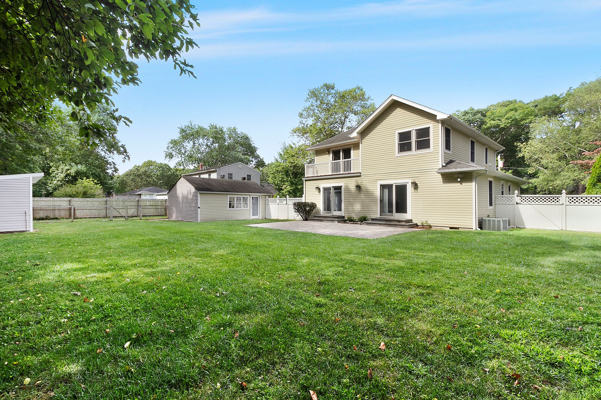 16 Matthews Dr in Speonk Out East