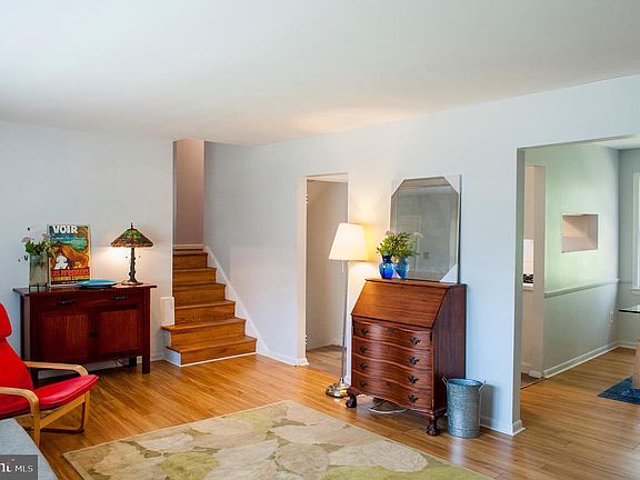 4th image of 629 Oakley Pl