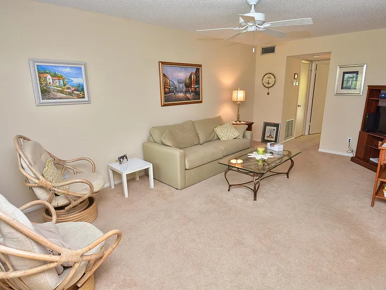 1225 NW 21st St #2105 — Photo 4