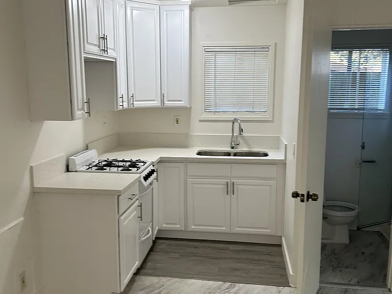 1030 N Raymond Ave — Photo 9